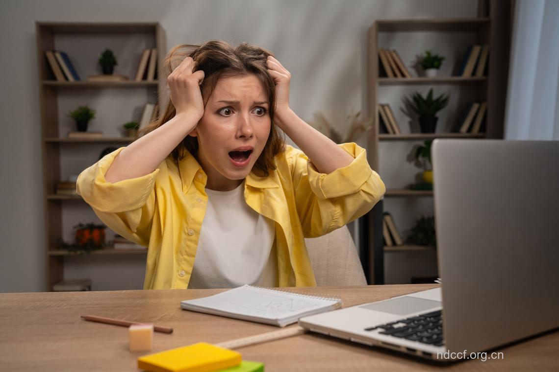 长期面对电脑工作 小心患上电脑躁狂症