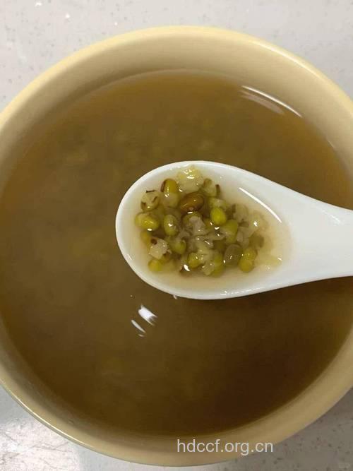 夏季喝绿豆汤煮十分钟最解暑