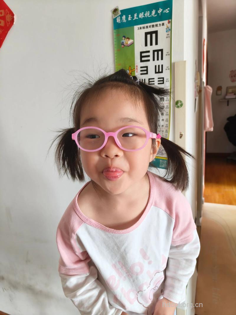 孩子近视到一定程度应戴眼镜