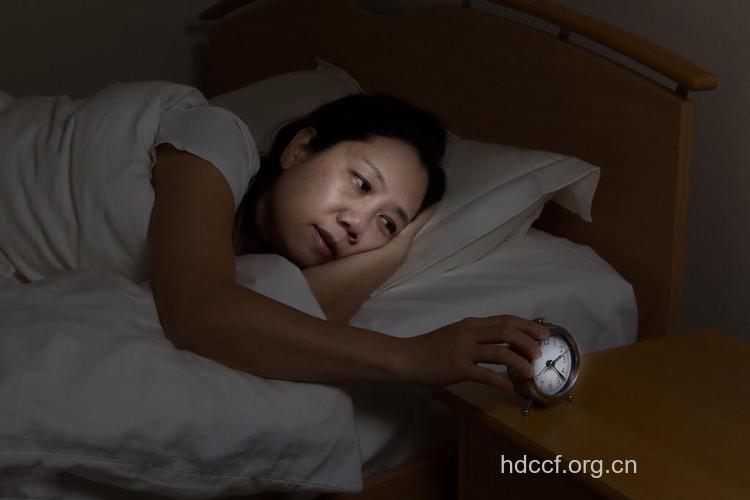 女白领为何失眠到天亮