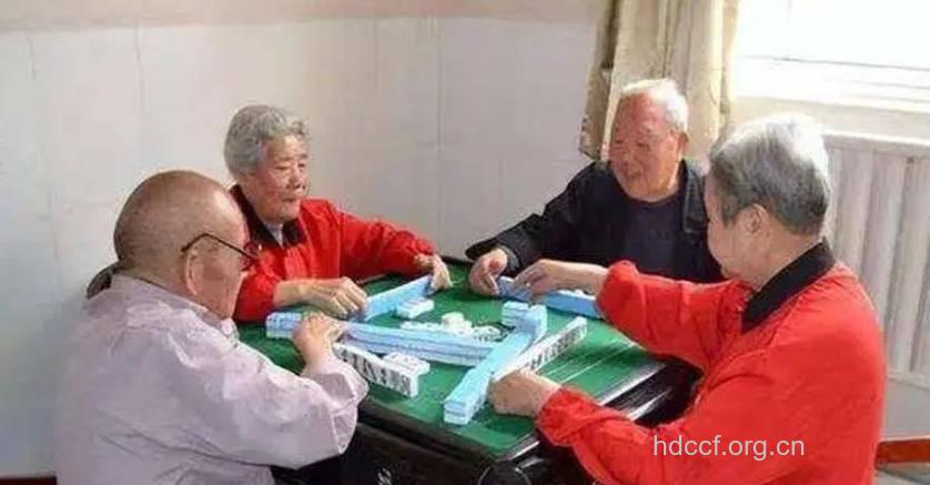 案例:老人熬夜玩麻将险些失明