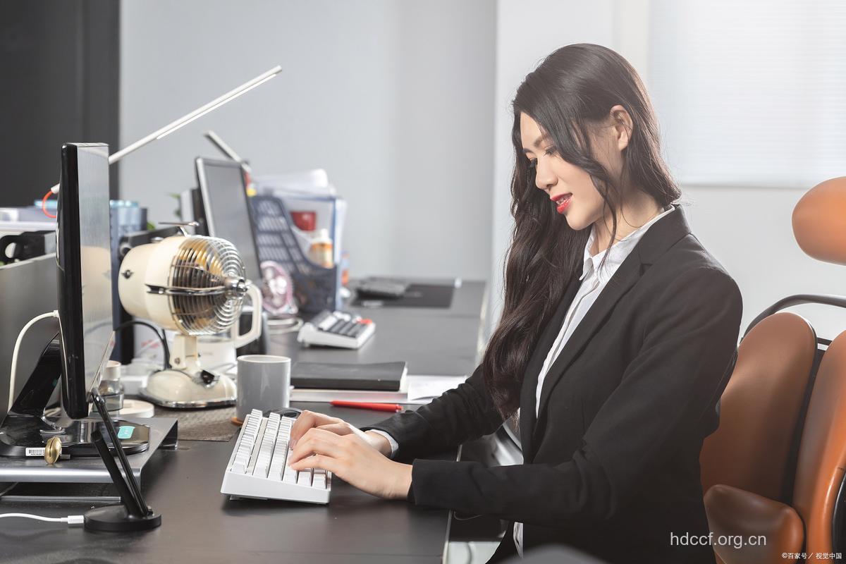 办公族女性当心屏幕脸找上你