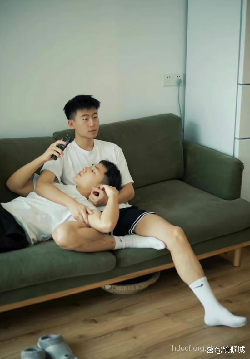 组建“艾滋公寓”的90后青年