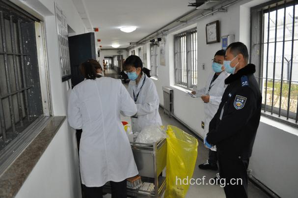 烟台：两名“重量级”人物成为防艾勇士