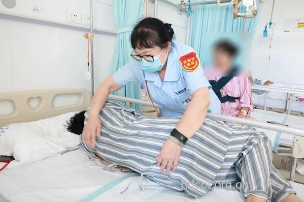 护理艾滋病患者舒适翻身方法