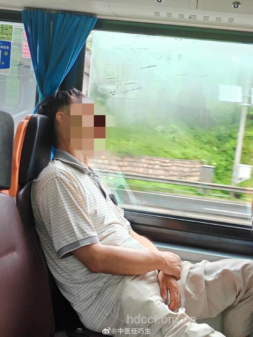 车窗边睡着有可能导致面瘫