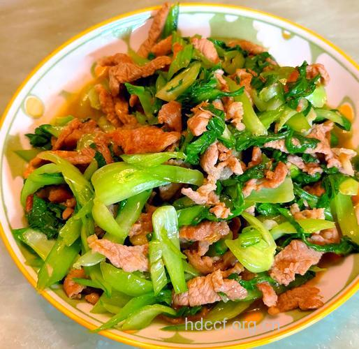 圆白菜炒肉丝有助儿童补锌