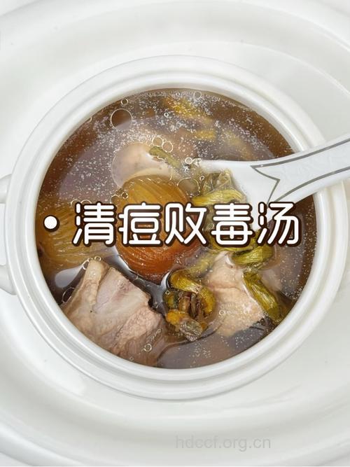 治青春痘要多喝五款“灭火汤”