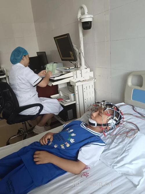 宝宝抽搐怎么做脑电图检查