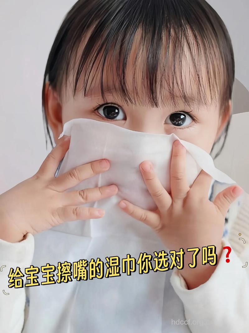 夏季宝宝长痱子可用温毛巾敷