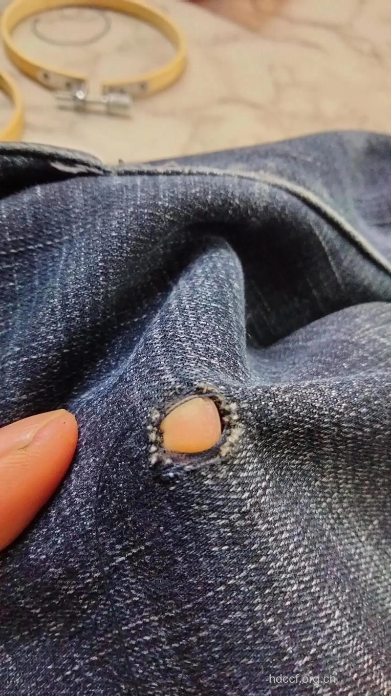 小心牛仔裤甲醛超标引起皮炎