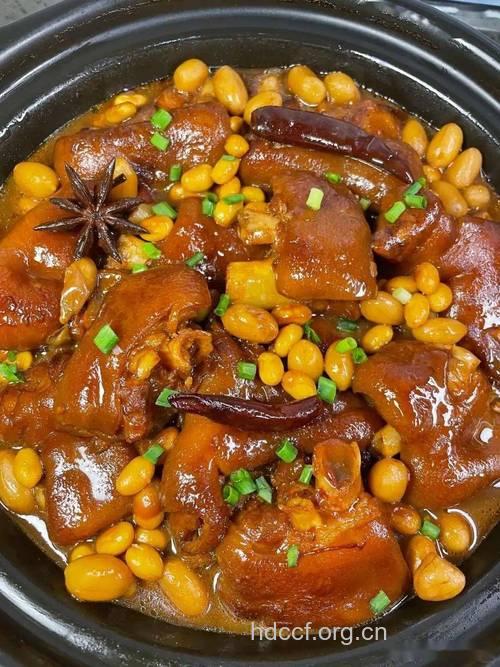 花生炖猪皮养肤的美容菜