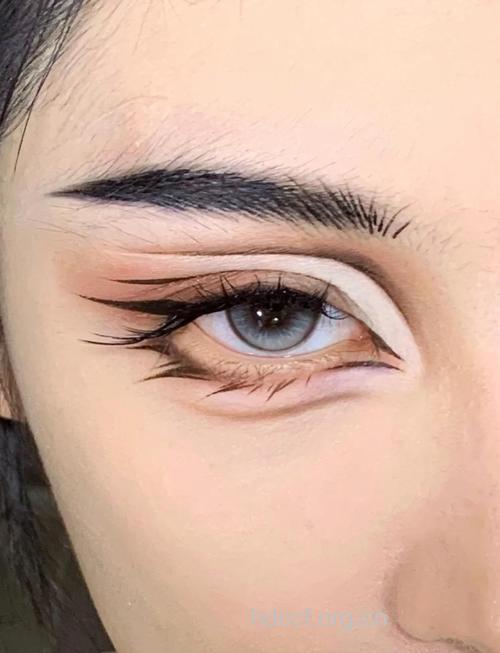 怎样化男生最爱的自然约会妆