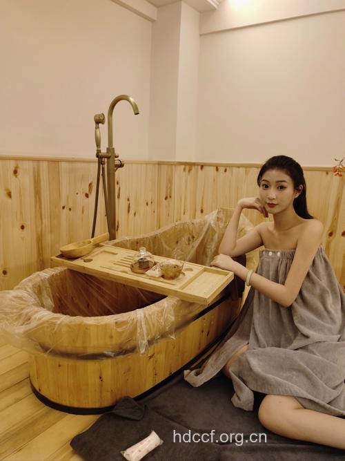 秋季居家泡澡可让肌肤加倍光滑白嫩