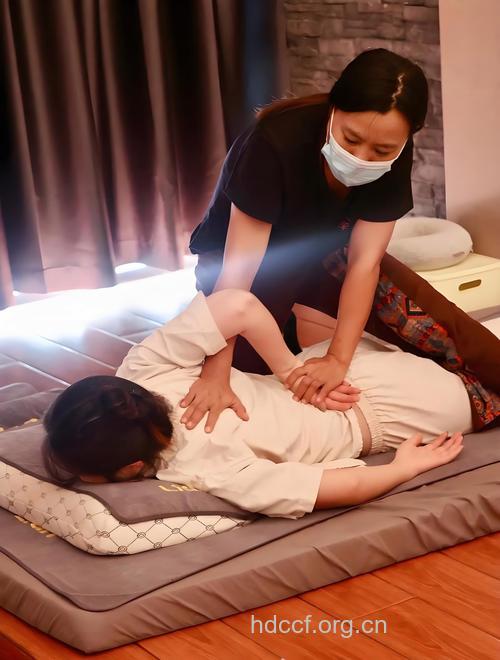 一起来做肌肤活力排毒按摩操