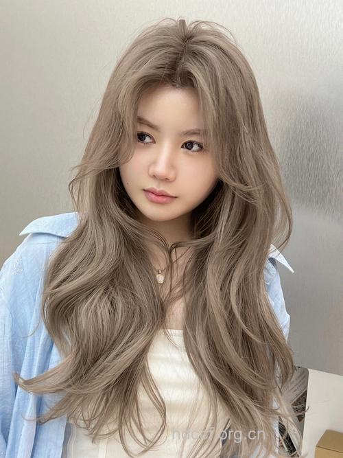 让夏日的头发也具有光泽