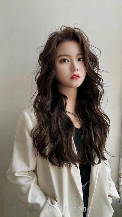 波浪卷要纹丝不乱才显优雅