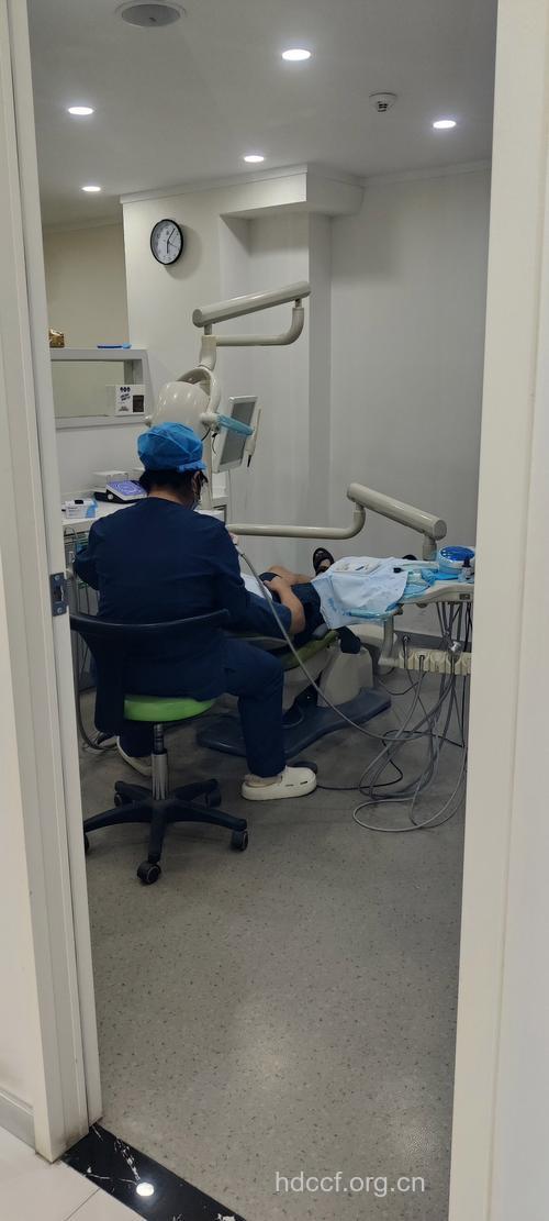 路边补牙嘴里埋“杀机”