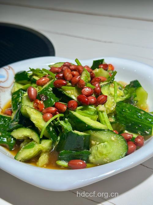 夏天防痘多吃凉拌菜