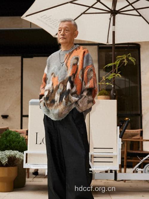 老男人多逛街有益长寿