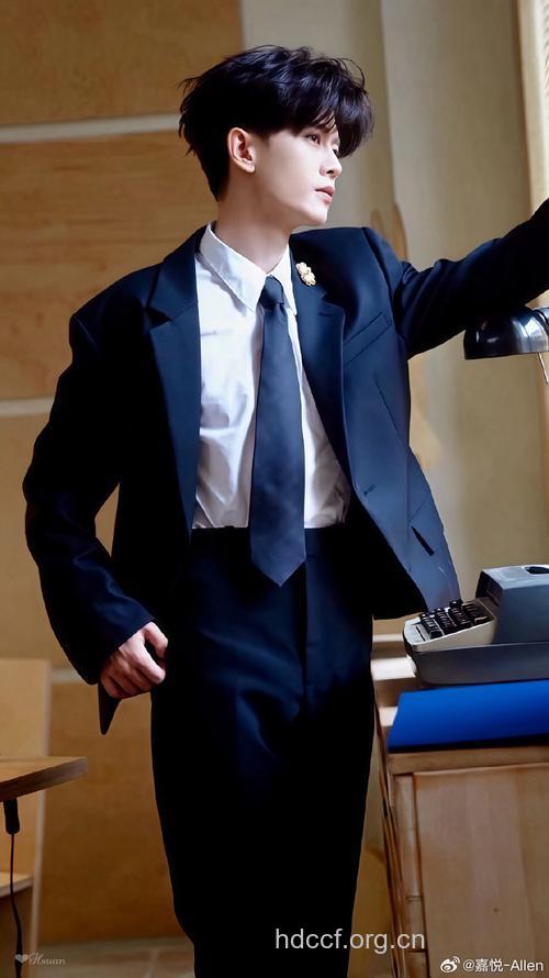 男性领带绑得紧小心患青光眼