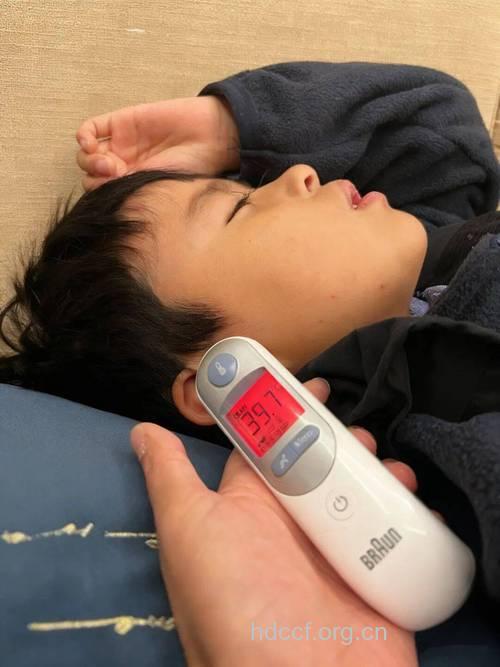 小孩高烧不退要检查血糖