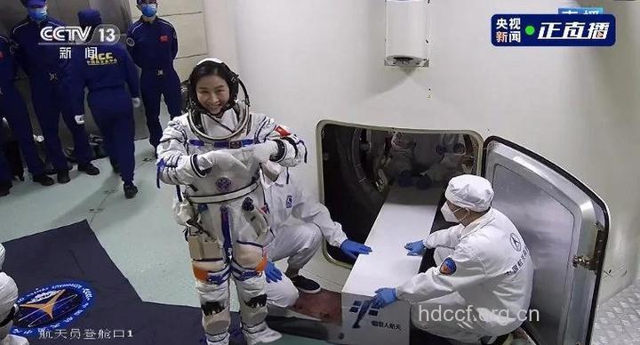 女宇航员选拔其配偶也需体检