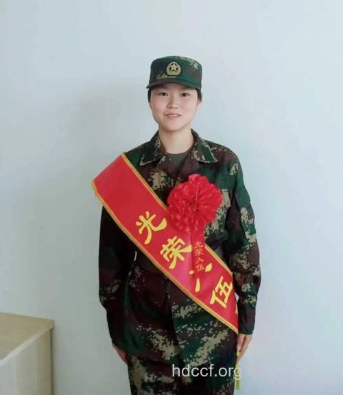 2009福建省征女兵:三名厦大女硕士研究生携笔从戎