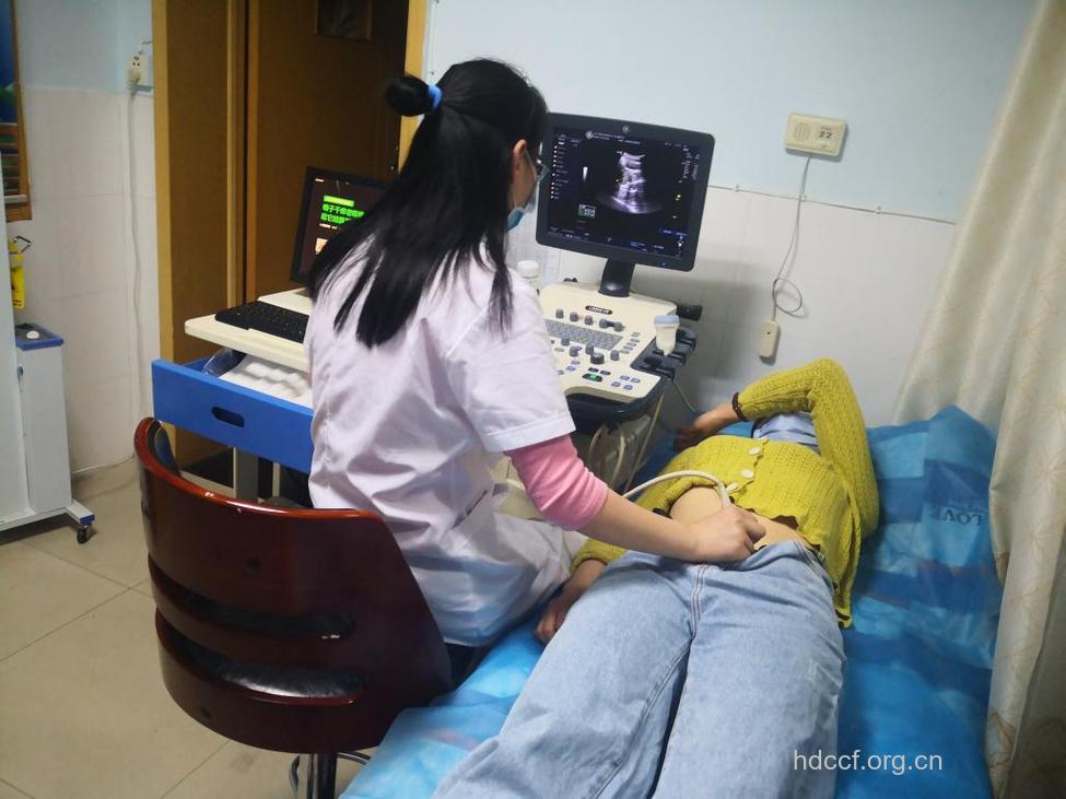 成年女性体检全面接触