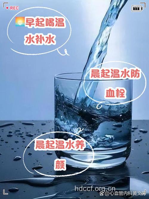 清晨喝一杯白开水让你远离色斑的烦恼