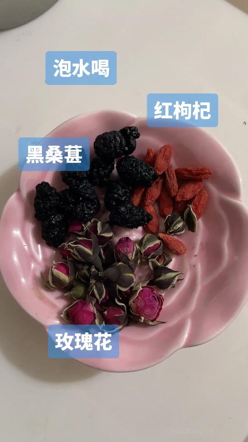 眼睛疲劳怎么办 平时吃点桑葚