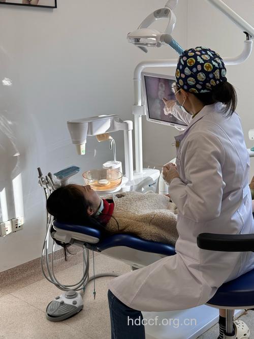 节后累坏牙 给牙齿做个全面检查