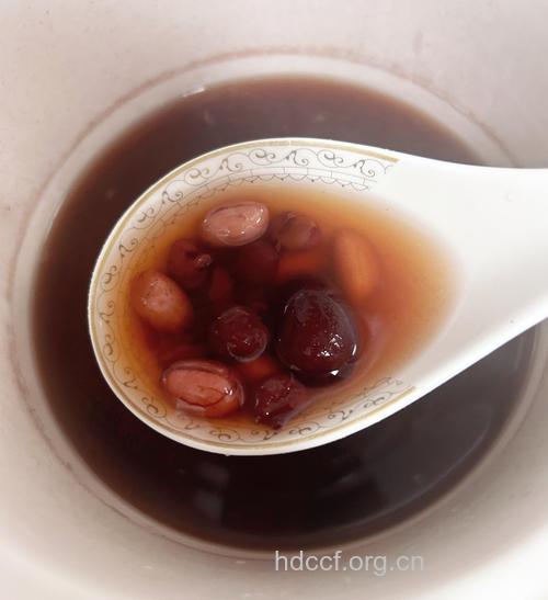 眼睛疲劳干涩就喝三红汤