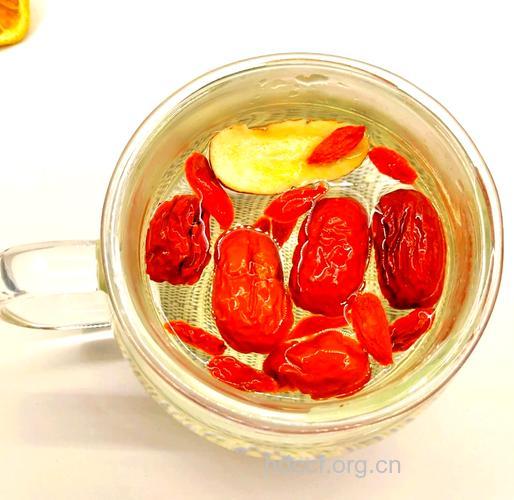 女人喝什么茶益气补血 强推大枣枸杞茶