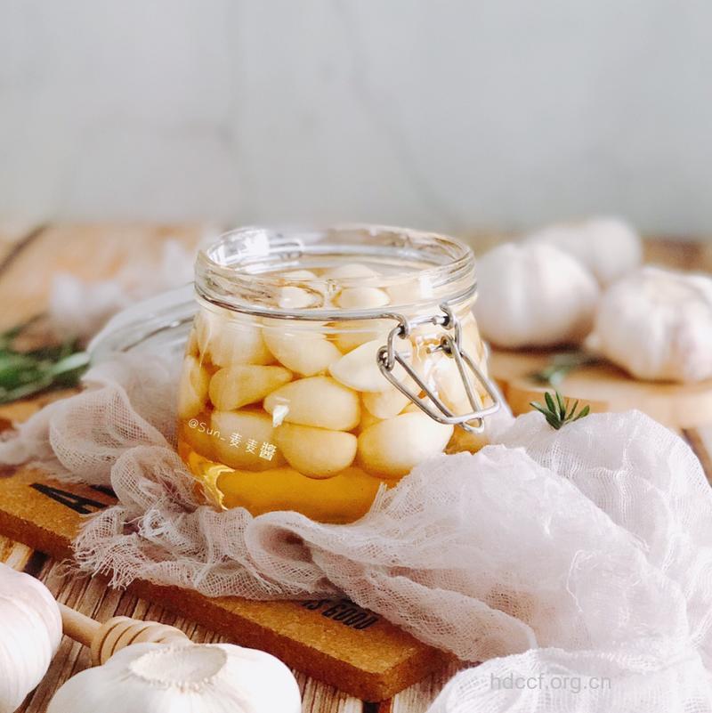 蜂蜜泡蒜可以养肝护肝