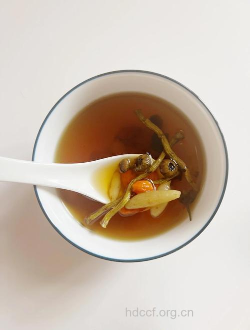 夏天口干舌燥就喝这三款汤