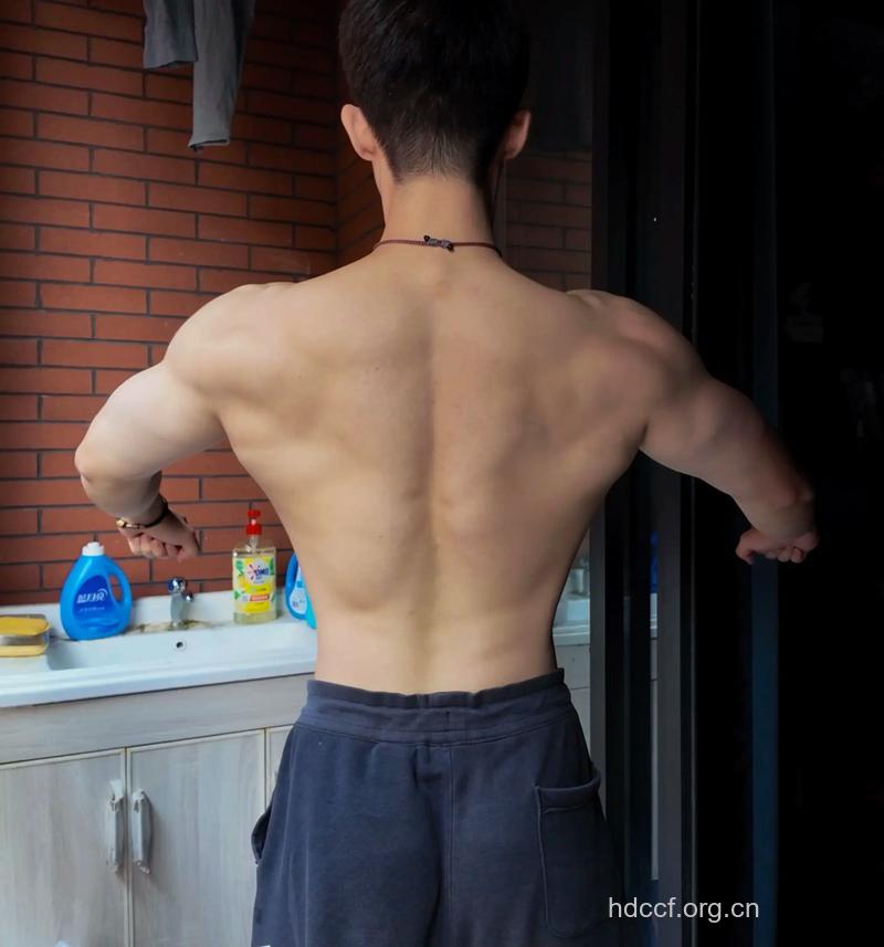 三十岁男人请查查你的背