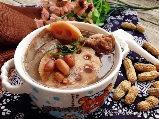 润肺补虚养生食谱之花生猪尾莲子汤