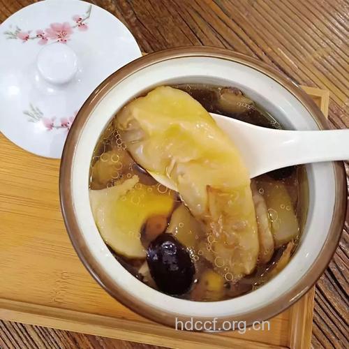 补肾强身养生食谱之鱼肚鲜虾苦瓜汤