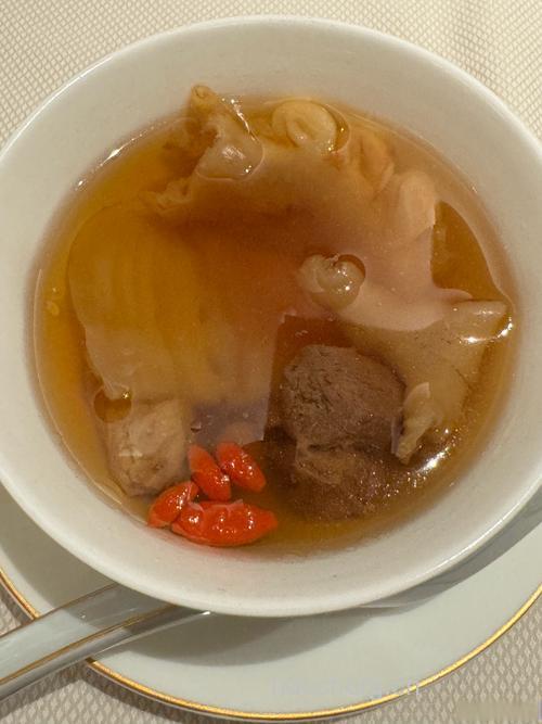 孕妇养生食谱之洋葱牛骨汤