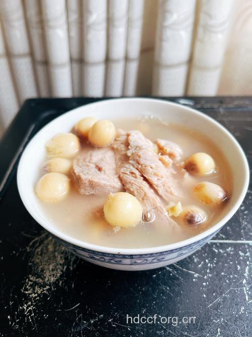 糖尿病养生食谱之柚皮莲子瘦肉汤