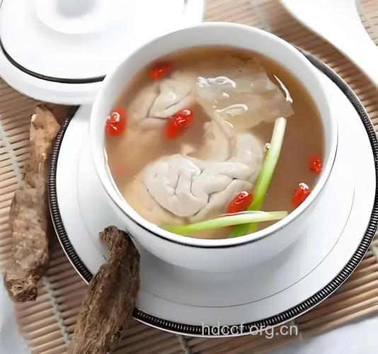 头晕养生食谱之凤爪枸杞煲猪脑