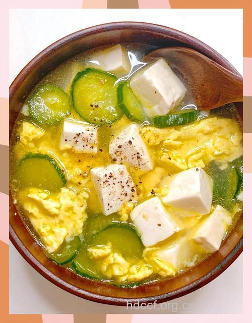 瘦身养生食谱之黄瓜豆芽芒果汤