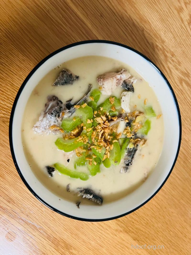 热性体质养生食谱之鲤鱼苦瓜汤