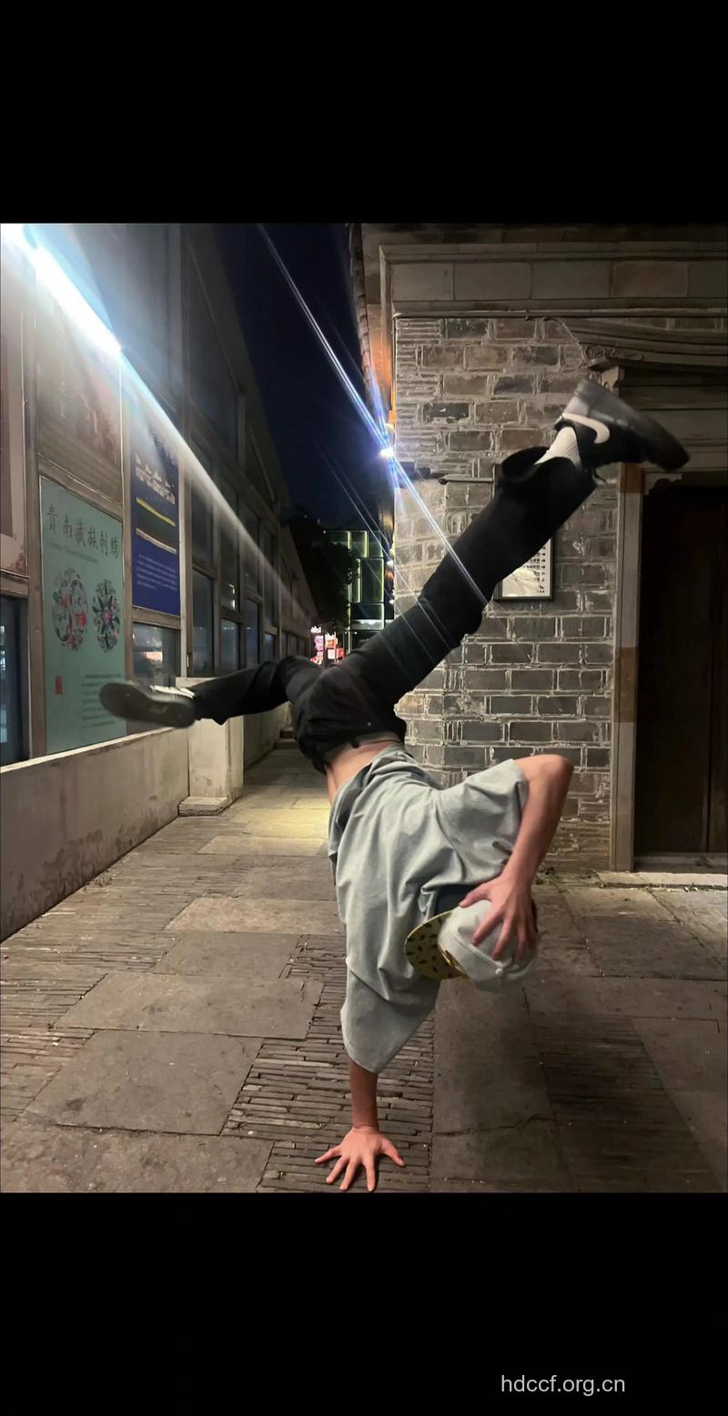 单手倒立难吗 怎么练单手倒立