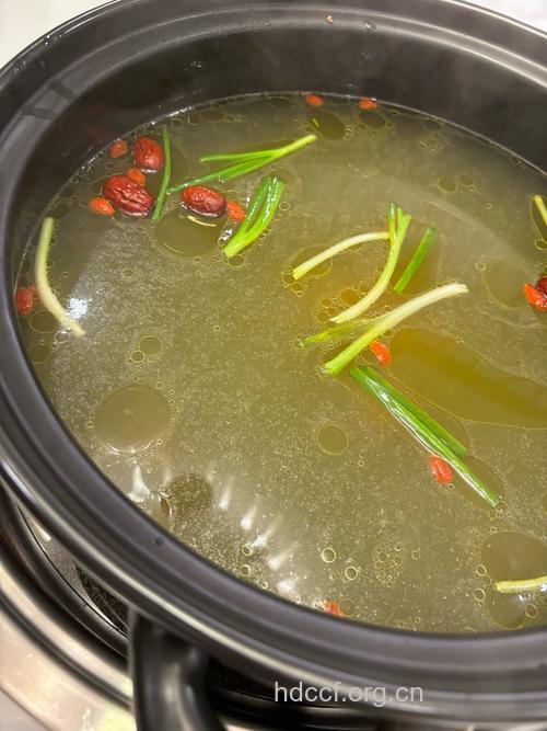 冬季吃火锅 汤底能不能喝?