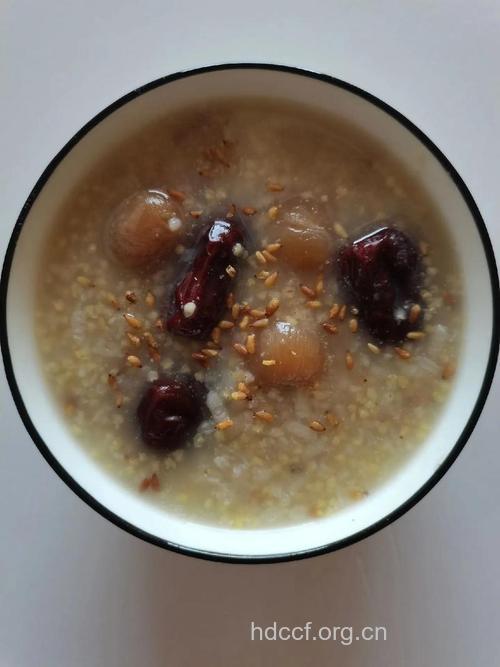 哪些药粥可防治老花眼