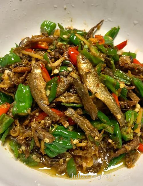 青椒碎炒小干鱼的做法大全
