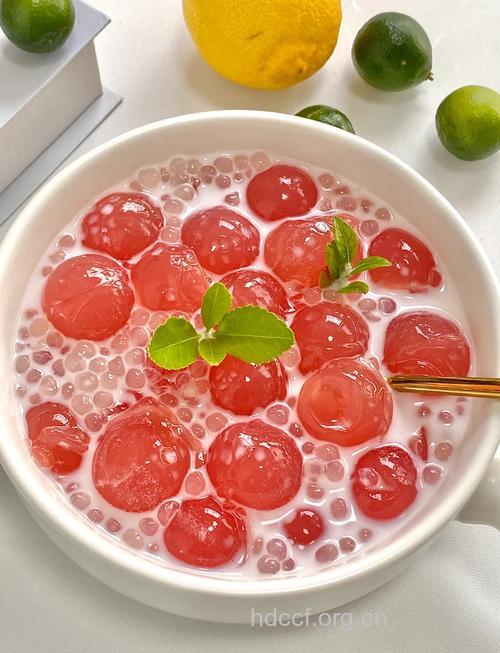 浇汁水果球的做法大全