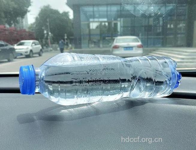 车内矿泉水久置后饮用会中毒
